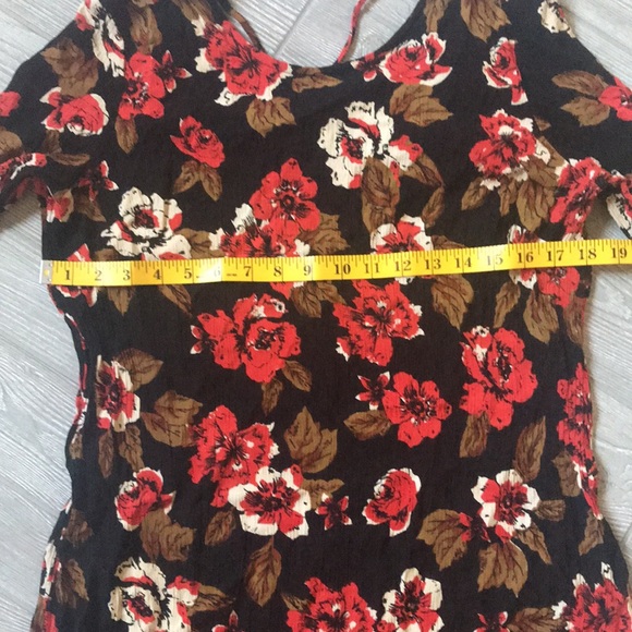 DEX Floral Dress with Back Detail in Lightweight Crinkle Rayon Red Black Cream - Picture 7 of 12